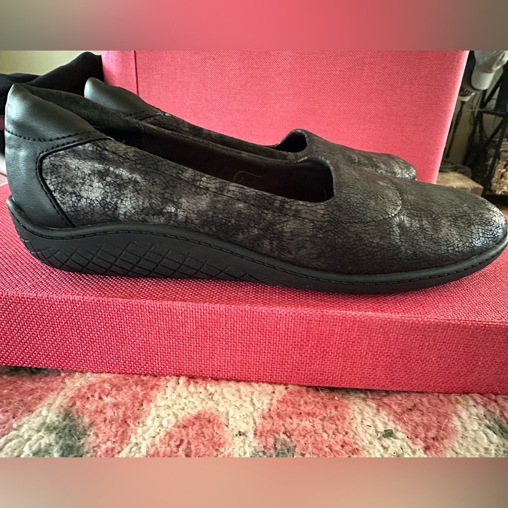 Easy Spirit Black Women's Slip-On Shoes 8.5